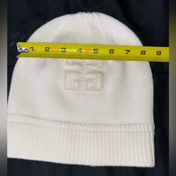 ✨Givenchy - Authentic WOMENS - 4G EMBROIDERED BEANIE IN COLOR: WHITE/IVORY✨ (OS) - Picture 7 of 15